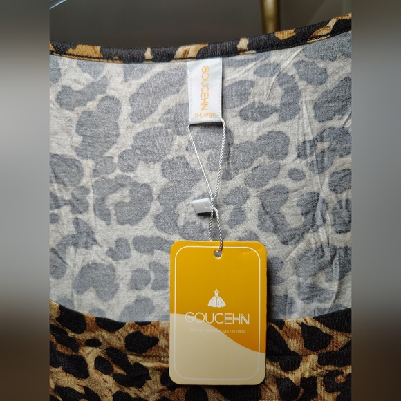 Leopard Print Short Sleeve Women's Top - Picture 4 of 4